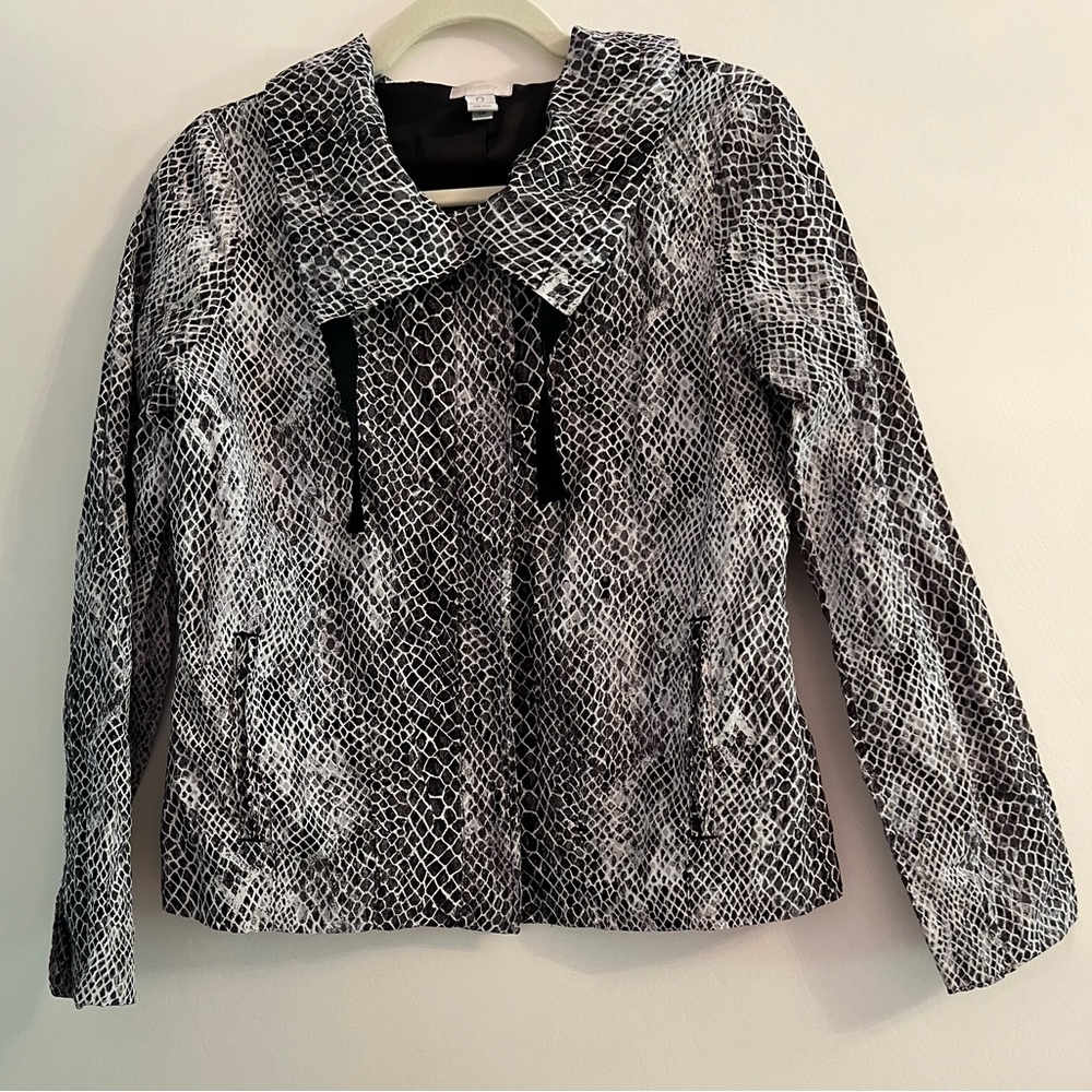 Chico’s Black/White Nylon Short Jacket Geo/Snakeskin Print. Size Small